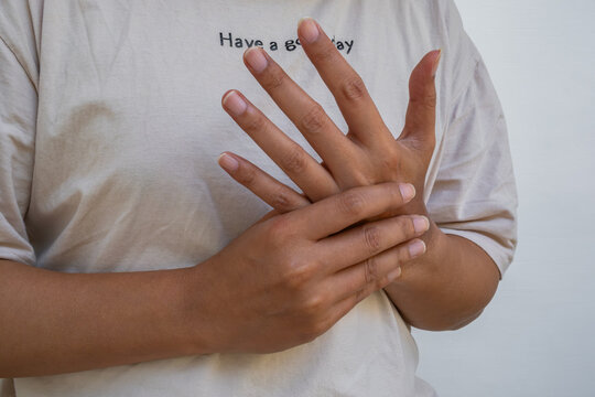 Hand pain and numbness in seniors—often caused by peripheral neuropathy or age-related nerve decline. Early care improves function and comfort.