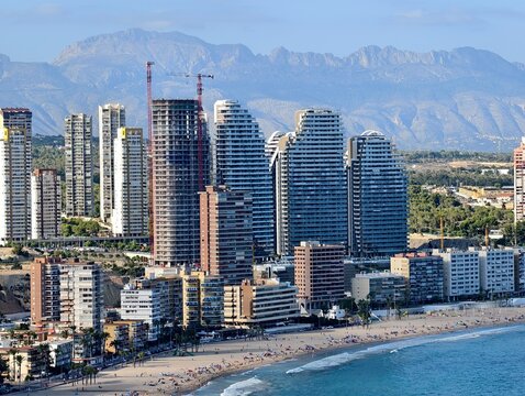 lively coastal city, vibrant seaside urban scene, bustling beachfront metropolis with scenic - Powered by Adobe