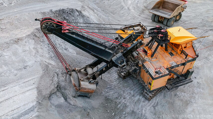extraction and loading process of rock material from quarry
