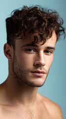 Obraz premium Close-Up Beauty Shot of a Confident Latin Man with Warm Natural Glow 