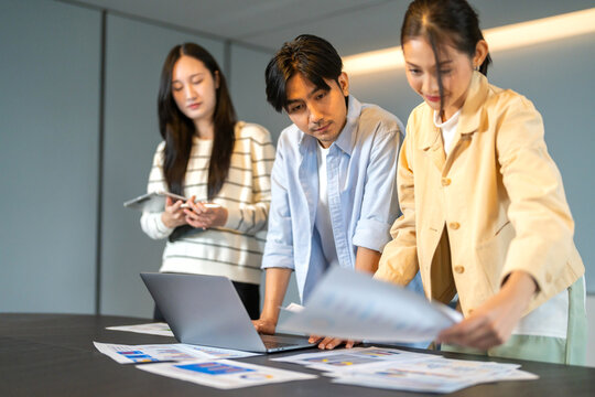 Asian businesswoman startup presenting data chart project management meeting with colleagues, financial report analysis teamwork strategy plan corporate success at office, marketing, data analytics