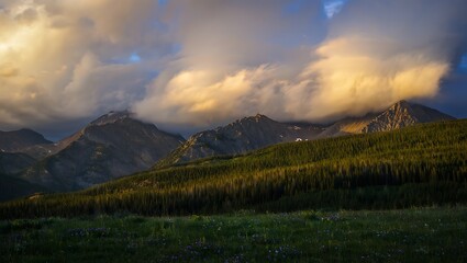Obraz premium Golden Hour's Embrace Peaks and Clouds Light up Mountain Landscape