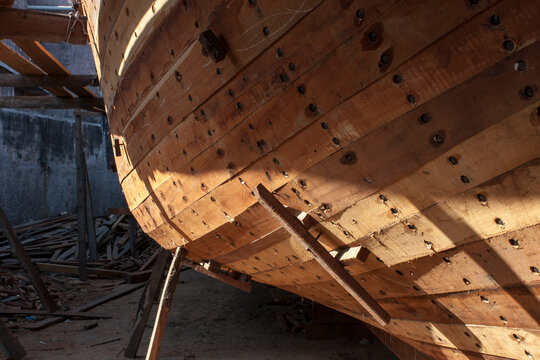 Mandvi&rsquo;s 400 year old dhow making tradition is just no match for the modern, giant ships of steel