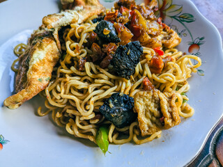 fried noodles with minced chicken