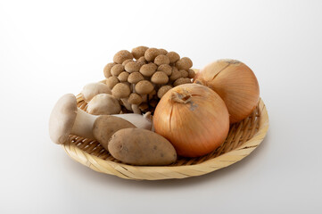 ざるに入った野菜