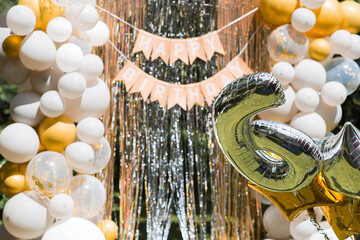 Birthday decorations - balloons, a number 6, and a garland for a children's party. A 