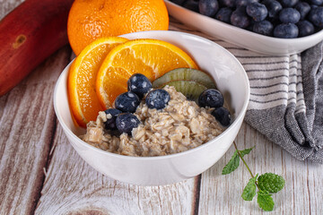 Oats porridge with blueberry, kiwi and orange