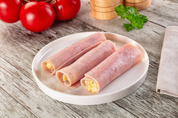 Roll with han and cheese snack