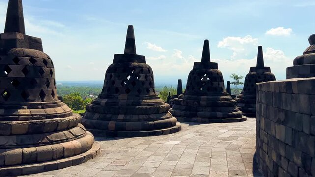 Buddhist Stupa. Borobudur Buddhist Temple is a temple complex of the Mahayana Buddhist tradition in Indonesia. It is located in the central part of the island of Java, near Yogyakarta. UNESCO. 4К