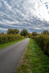 vue d'un paysage avec un ciel nuageux dans le centre de la France en Europe