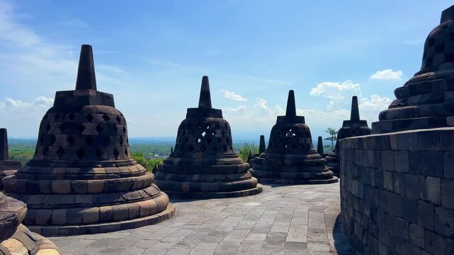 Buddhist Stupa. Borobudur Buddhist Temple is a temple complex of the Mahayana Buddhist tradition in Indonesia. It is located in the central part of the island of Java, near Yogyakarta. UNESCO. 4К