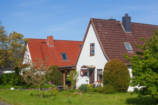 Wohngeb&auml;ude im Gr&uuml;nen im Fr&uuml;hling, Bremerhaven, Bremen