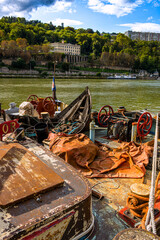 P&eacute;niche sur les quais du quartier de Confluence &agrave; Lyon en France