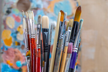 Fototapeta premium Old used brushes in an artist's studio