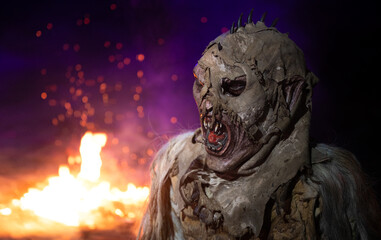 Zombieportrait am Feuer