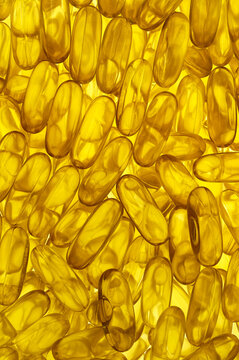 Transparent capsules with fish oil or vitamins