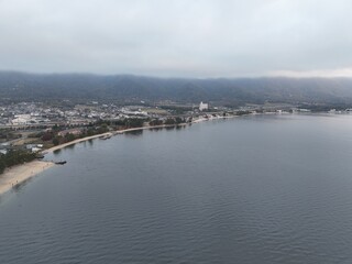 滋賀県 高島市の早朝の湖の風景