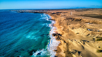 Foto aérea con dron playa del Castillo en Fuerteventura, Canarias.