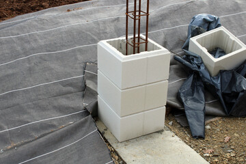 Boisseaux empilables pour construction de pilier 