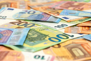 Euro Bargeld mit Geldschein und Banknote