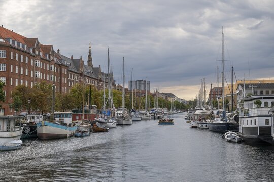 Historic houses, houseboats, sailing ships, Christianshavn Canal, Christianshavn, Copenhagen, Denmark