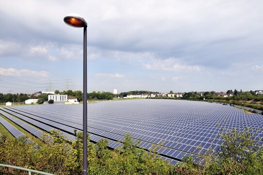 In Troisdorf-Oberlar, the currently largest ground-mounted photovoltaic system in North Rhine-Westphalia is installed on an area of 80, 000 square metres with an output of 3600 kWp, Troisdorf, North Rhine-Westphalia, Germany