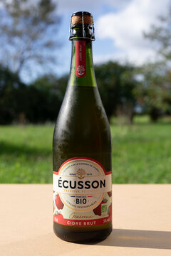 bouteille de cidre bio de la marque &Eacute;cusson, France
