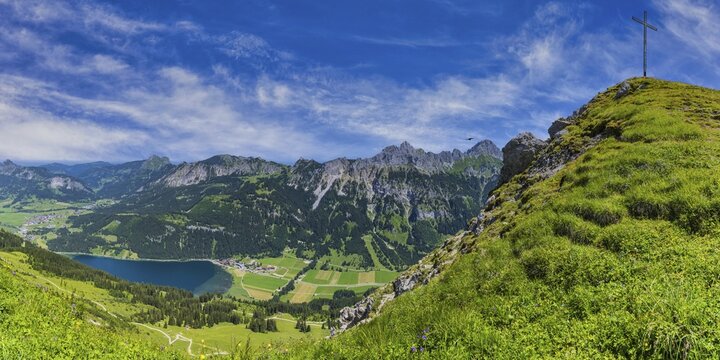 Mountain panorama from the Krinnenspitze, 2000m, behind Friedberger Klettersteig, Rote Fl&uuml;h, 2108m, Gimpel, 2173m and K&ouml;llenspitze, 2238m, Tannheimer Berge, Allg&auml;u Alps, Tyrol, Austria