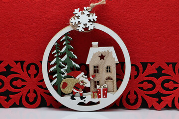 le p&egrave;re No&euml;l dans une d&eacute;coration &agrave; suspendre