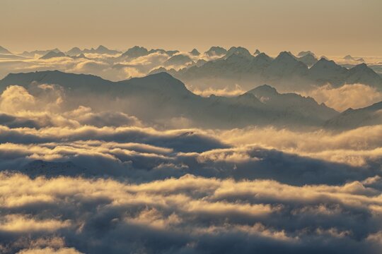 Mountain peak above high fog, evening light, winter, view from Zugspitze to Lechtal Alps, Upper Bavaria, Bavaria, Germany