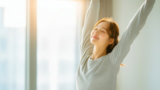 ストレッチをして自律神経を整える日本人女性