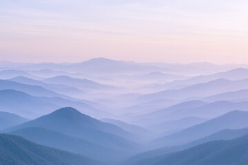 Fototapeta premium Blue Ridge Mountains Serenity: Misty Layers of Peaks at Dawn for Calming and Scenic Wallpapers