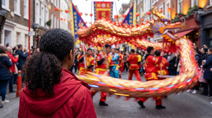 Obraz premium Back view of young black girl watching a traditional dragon dance at chinese new year celebration parade
