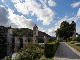 Obraz premium View of the Valentrén bridge, in the medieval city of Cahors, over the Lot River. Lot Valley, Ocitanie Region, France.