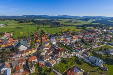 Obraz premium Ausblick auf die Region Donau-Wald rund um Wegscheid in Ostbayern nahe der Grenze zu Oberösterreich
