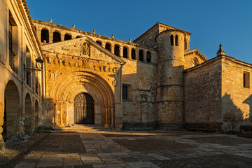 Fototapeta premium Sunset at the Collegiate Church of Santa Juliana in Santillana del Mar, Cantabria, Spain.
