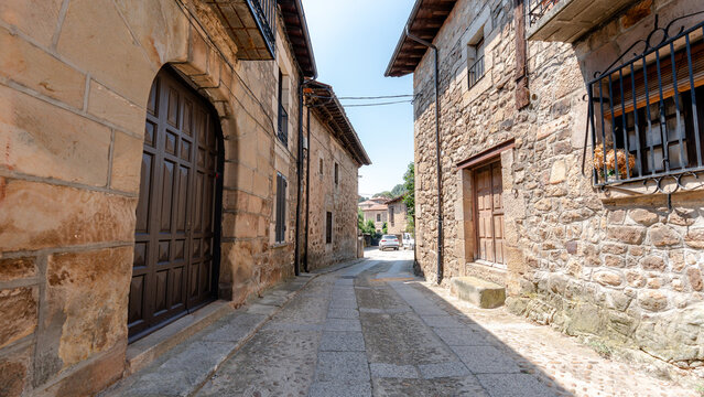 Fototapeta Vinuesa's charming streets in Soria