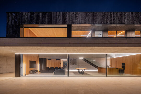 Contemporary minimalism in a luxurious Cantabria home