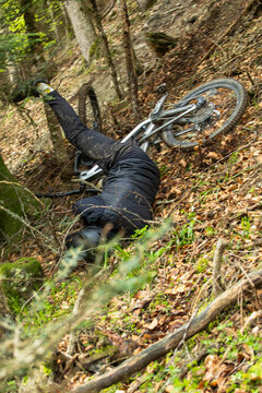 Mountain biker falls in Pyrenees forest adventure
