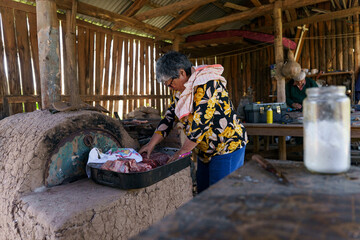 Authentic Chilean family moments in a rustic kitchen