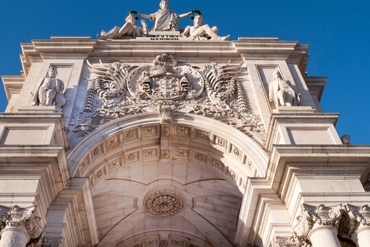 The Augusta Street Triumphal Arch in Commerce Square, a public monument built between 1759 and 1873 with sculptures by Calmels representing Glory and by V&iacute;tor Bastos representing heroes. Lisbon 2023