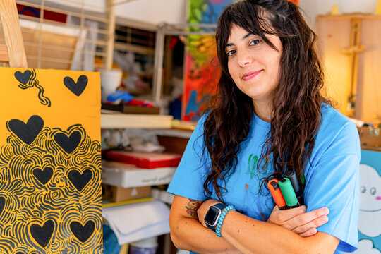 Visual artist in a creative workshop setting