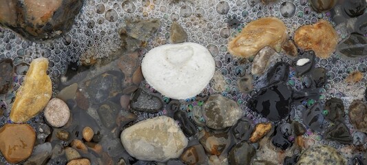 Herz auf Kieselstein