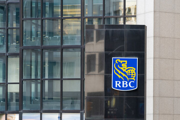 Naklejka premium Toronto, Ontario, Canada - April 19, 2023: RBC (Royal Bank of Canada) corporate headquarters in the financial district, Toronto, Ontario, Canada. 