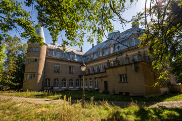 Fototapeta premium Abandoned Historic Mansion Interior With Atmospheric Decay and Detailed Old Architecture
