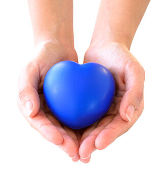 Manos protegiendo un coraz&oacute;n azul, concepto de cuidado, bienestar y apoyo emocional