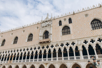 Obraz premium Doge's Palace in Venice, Italy featuring Gothic architecture