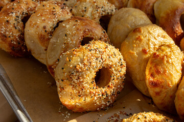 A view of a tray of assorted bagels.