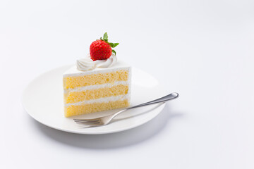 皿に盛られたケーキ ショートケーキ 白背景