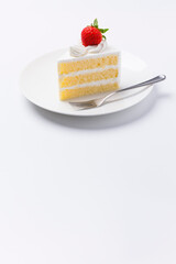 皿に盛られたケーキ ショートケーキ 白背景